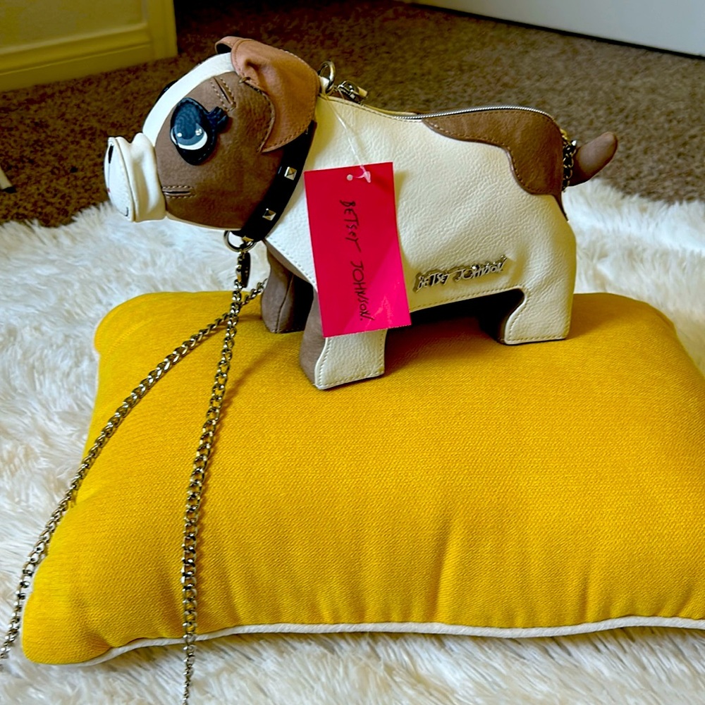 BETSY JOHNSON CROSSBODY ROXY DOG BAG